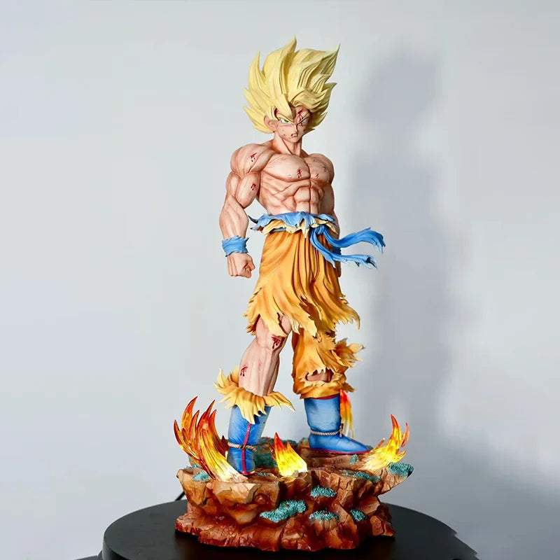 Estátua Dragon Ball Z – Son Goku Super Saiyajin 34 cm (1/6) | Cabeças Intercambiáveis + Base LED USB-C