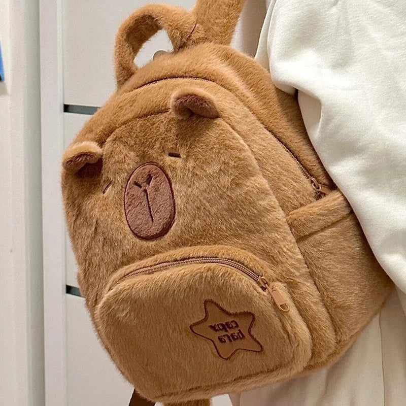 Mochila Pelúcia Capivara