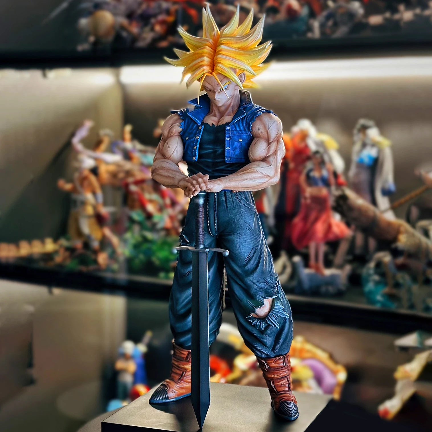 Action Figure Trunks com Espada Dragon Ball