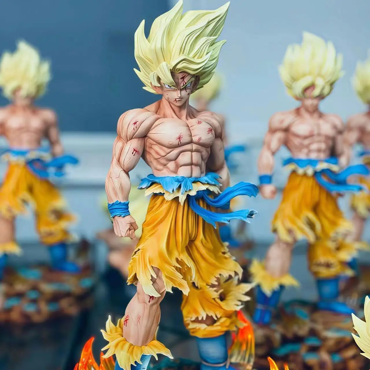 Estátua Dragon Ball Z – Son Goku Super Saiyajin 34 cm (1/6) | Cabeças Intercambiáveis + Base LED USB-C