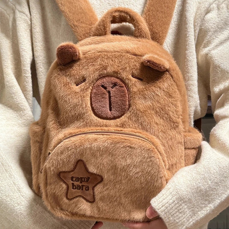Mochila Pelúcia Capivara