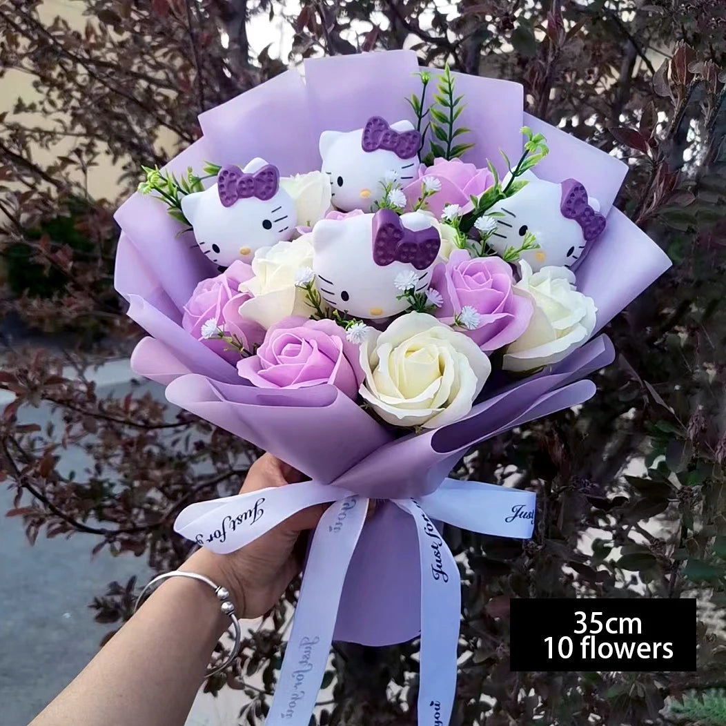 Buquê de Pelúcia Hello Kitty com Rosas de Sabão